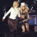 Madonna ao lado da cantora Britney Spears.