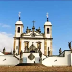 Basilica-de-Bom-Jesus-de-Matosinhos-e-os-12-Profetas-de-Aleijadinho-sao-considerados-patrimonio-mundial-pela-Unesco
