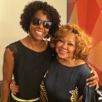 Nos-corredores-da-Globo-Alcione-tieta-jornalista-Maria-Julia-Coutinho